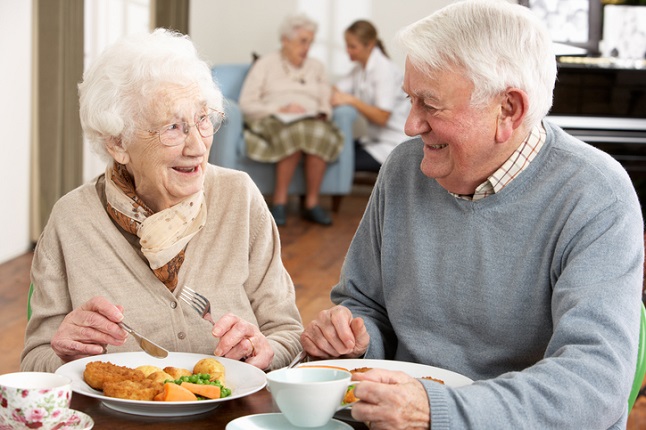 couple sharing dinner