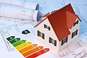 Image of model house next to energy efficiency rating chart