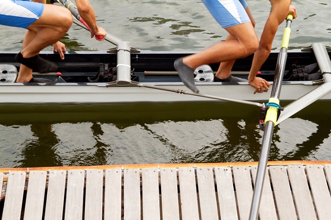 preparing for rowing race